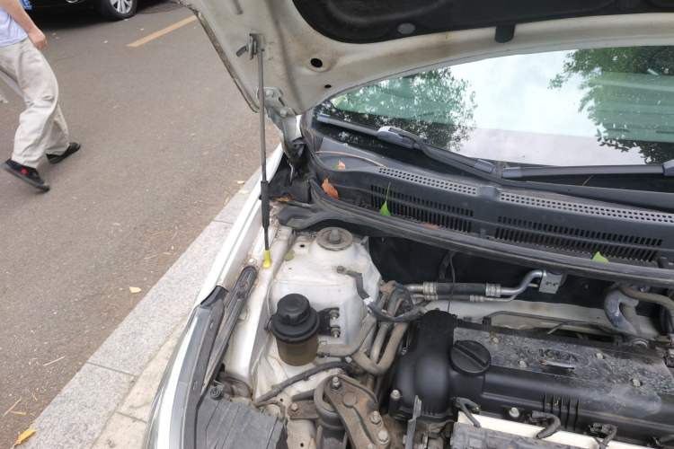 Used Kia K2 2012 Sedan 1.4L MT GLS Commemorative Edition Engine Bay Right
