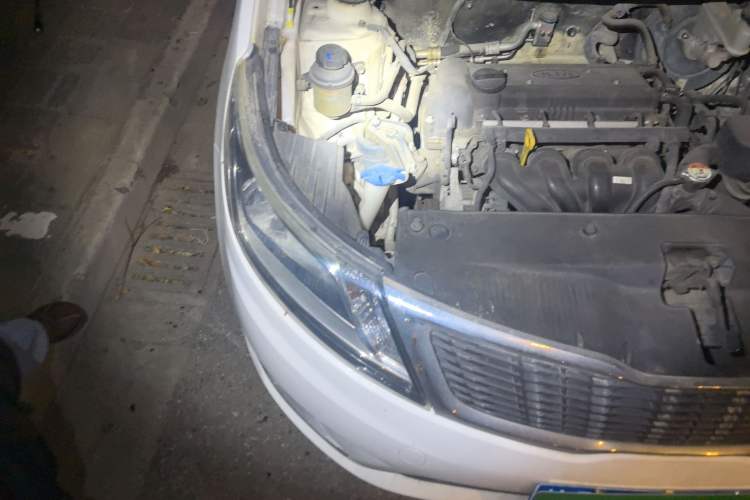 Used Kia K2 2012 Sedan 1.4L MT GLS Commemorative Edition Engine Bay Right