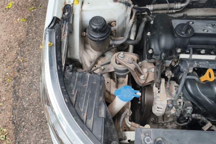 Used Kia K2 2012 Sedan 1.4L MT GLS Commemorative Edition Engine Bay Right