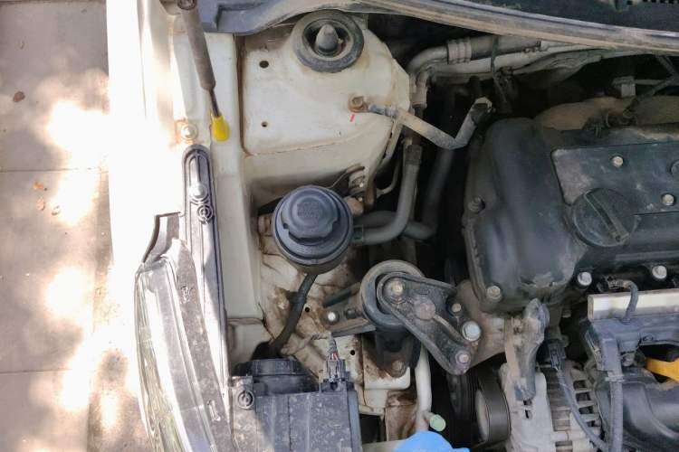 Used Kia K2 2012 Sedan 1.4L MT TOP Commemorative Edition Engine Bay Right