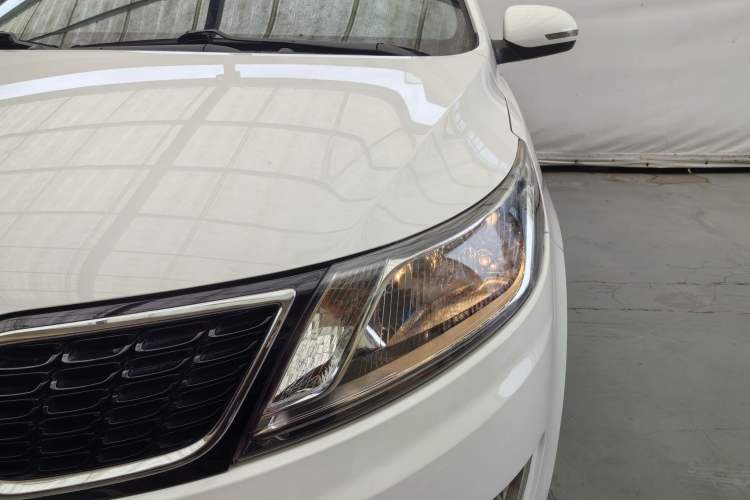 Used Kia K2 2012 Sedan 1.6L Automatic Transmission Premium Commemorative Edition Exterior 2