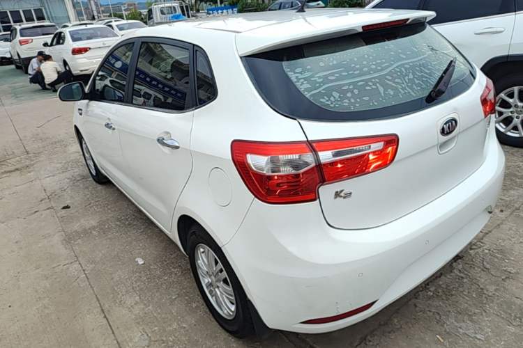 Used Kia K2 2012 Hatchback 1.4L MT Cool Edition Commemorative Model Exterior 2