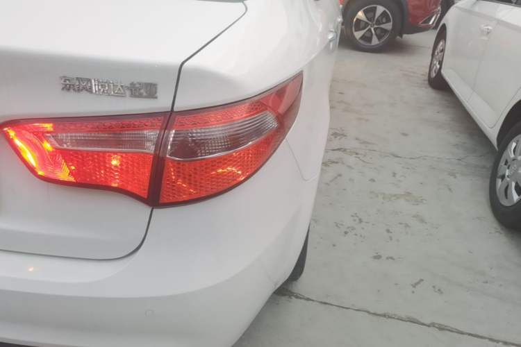 Used Kia K2 2012 Sedan 1.4L Automatic GLS Commemorative Edition Exterior 3
