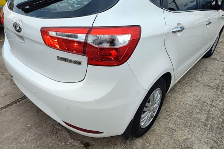 Used Kia K2 2012 Hatchback 1.4L MT Cool Edition Commemorative Model Exterior 3