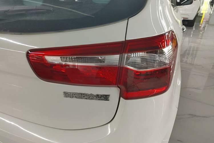 Used Kia K2 2012 Hatchback 1.4L AT GLS Commemorative Edition Exterior 3