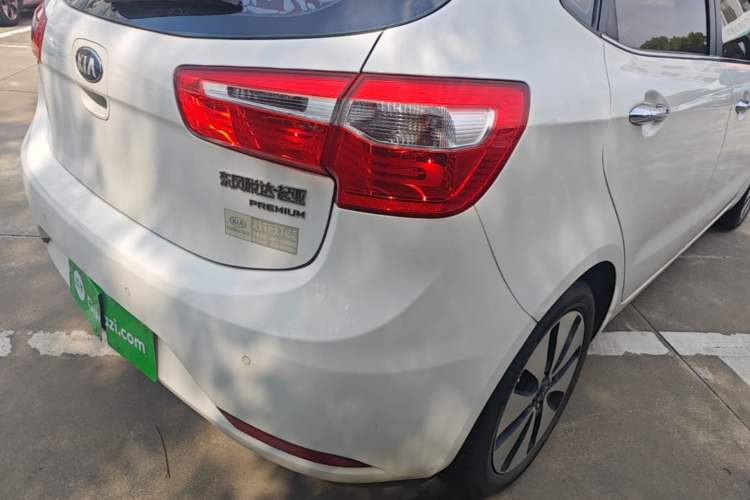 Used Kia K2 2012 Hatchback 1.6L AT Premium Commemorative Edition Exterior 3