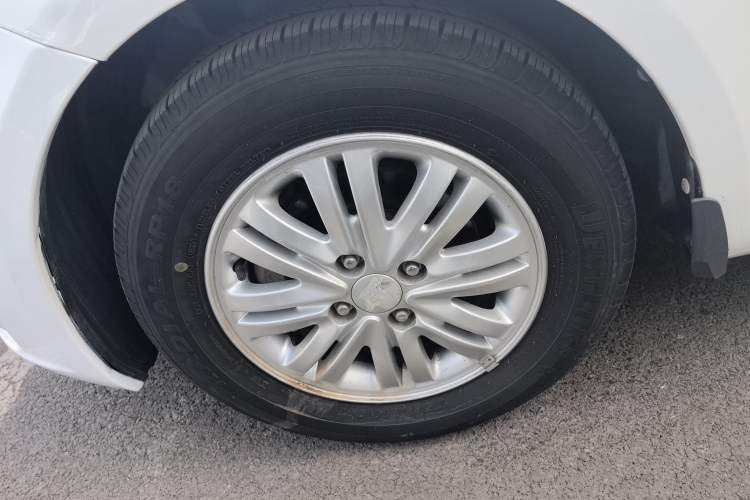 Used Kia K2 2012 Sedan 1.4L Automatic GLS Commemorative Edition Exterior 4