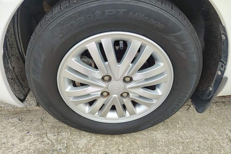 Used Kia K2 2012 Hatchback 1.4L MT Cool Edition Commemorative Model Exterior 4