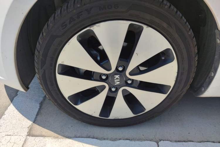 Used Kia K2 2012 Sedan 1.6L Automatic Transmission Premium Commemorative Edition Exterior 4