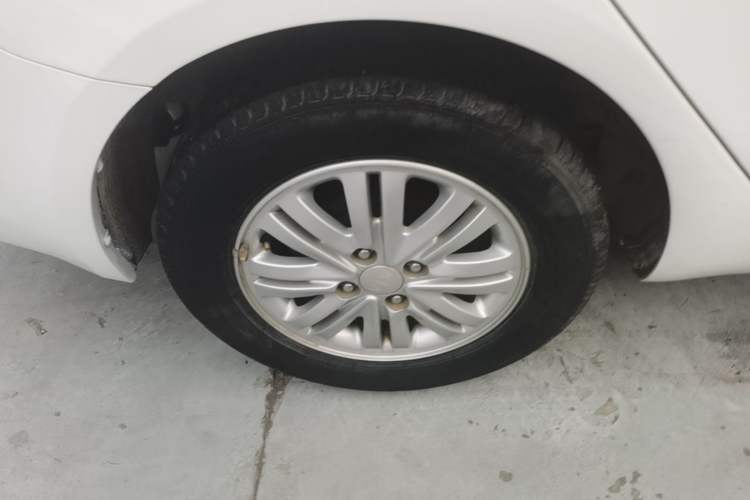 Used Kia K2 2012 Sedan 1.4L Automatic GLS Commemorative Edition Exterior 5