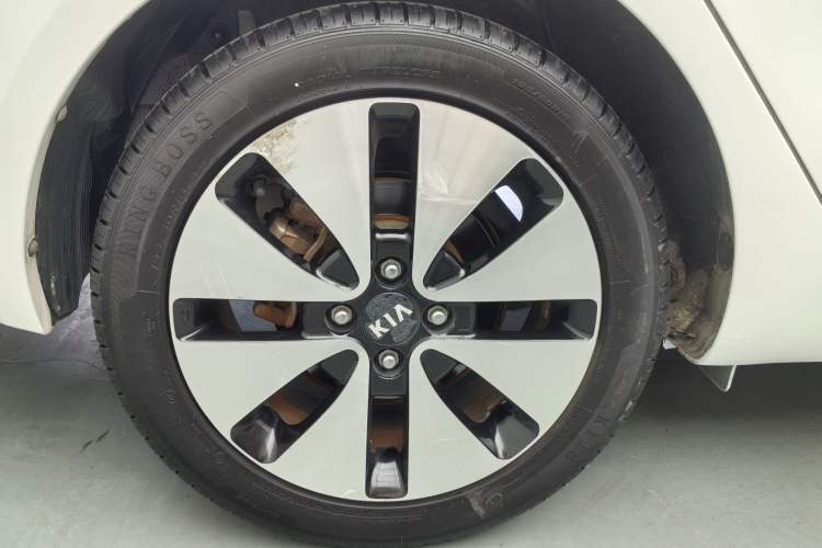 Used Kia K2 2012 Sedan 1.6L Automatic Transmission Premium Commemorative Edition Exterior 5