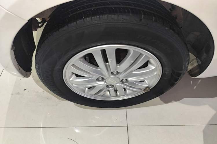 Used Kia K2 2012 Hatchback 1.4L AT GLS Commemorative Edition Exterior 5