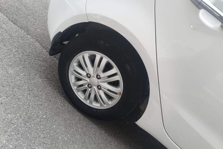 Used Kia K2 2012 Hatchback 1.4L MT GLS Commemorative Edition Exterior 5