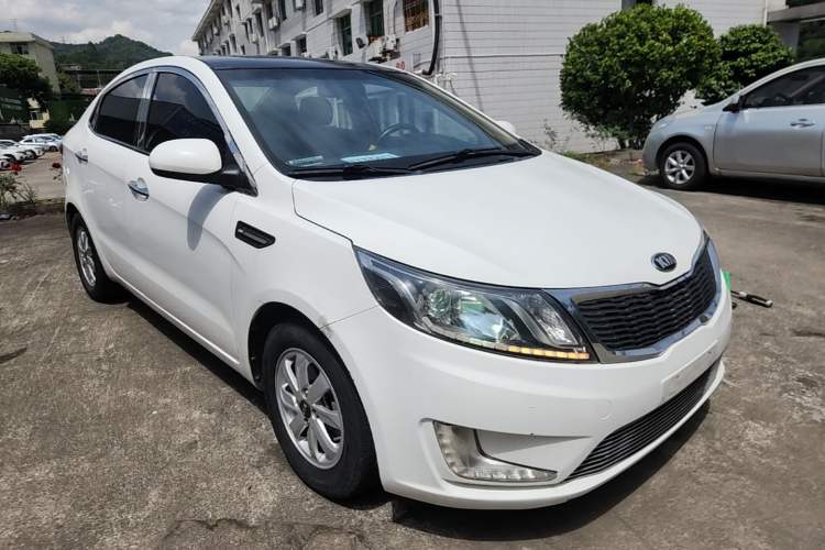 Used Kia K2 2012 Sedan 1.4L MT GLS Commemorative Edition Front Right 45 Deg