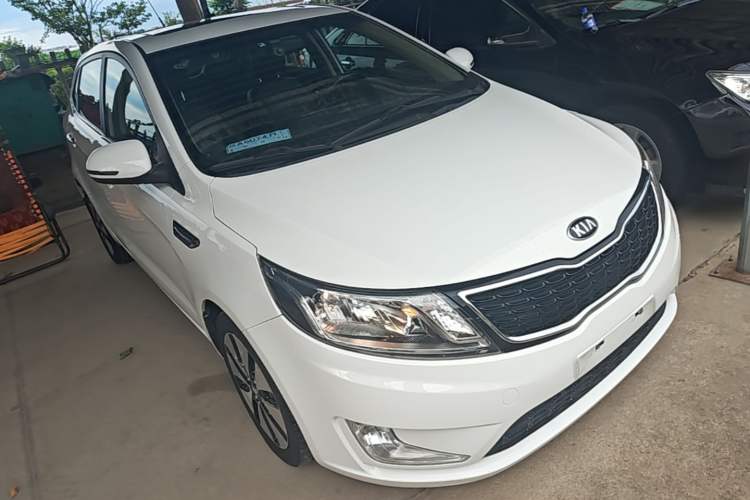 Used Kia K2 2012 Hatchback 1.6L AT Premium Front Right 45 Deg
