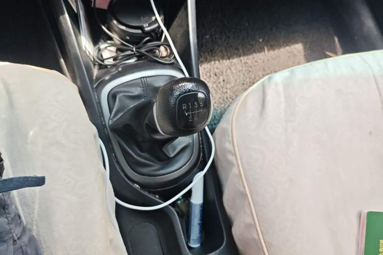 Used Kia K2 2012 Sedan 1.4L MT GL Commemorative Edition Gear Lever