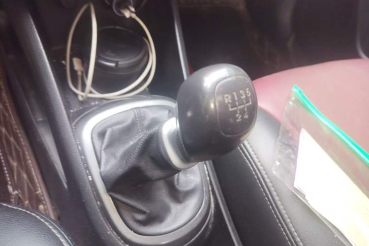 Used Kia K2 2012 Sedan 1.4L MT GLS Commemorative Edition Gear Lever