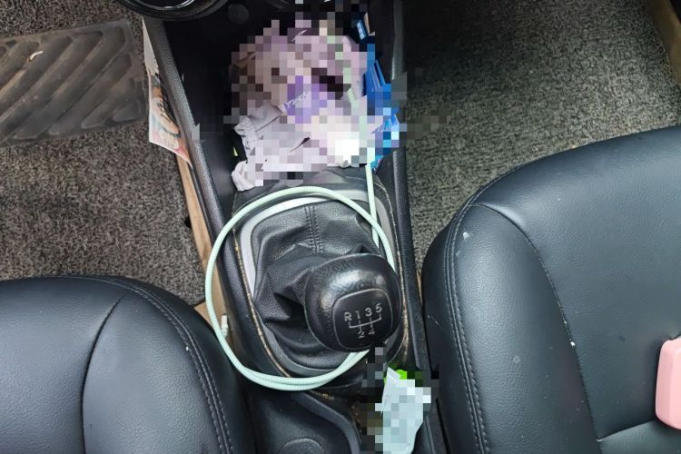 Used Kia K2 2012 Sedan 1.4L MT GLS Commemorative Edition Gear Lever