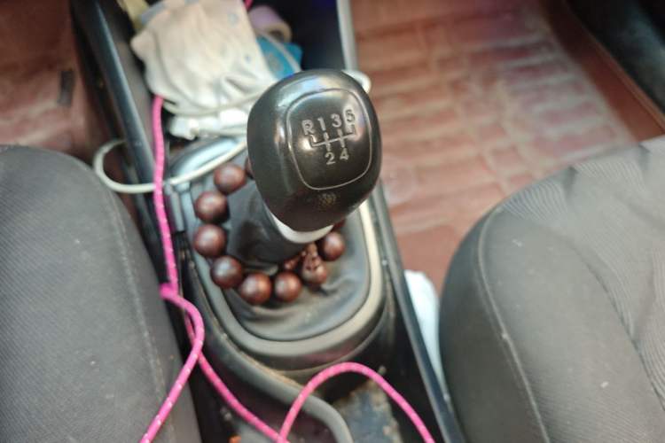 Used Kia K2 2012 Sedan 1.4L MT GLS Commemorative Edition Gear Lever