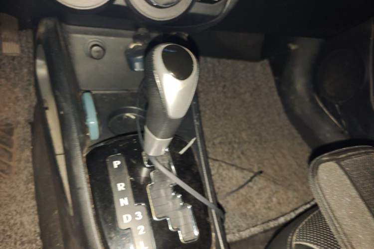Used Kia K2 2012 Sedan 1.6L Automatic Transmission Premium Commemorative Edition Gear Lever