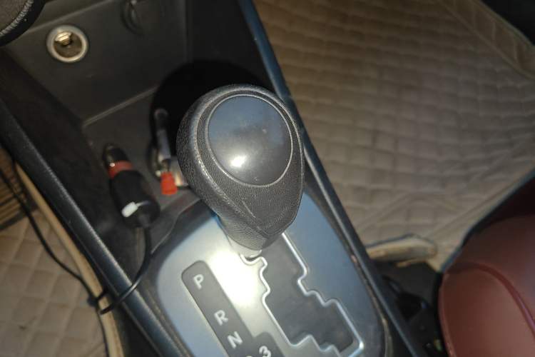 Used Kia K2 2012 Sedan 1.4L Automatic GLS Commemorative Edition Gear Lever