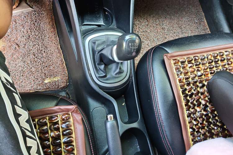 Used Kia K2 2012 Sedan 1.4L MT TOP Commemorative Edition Gear Lever