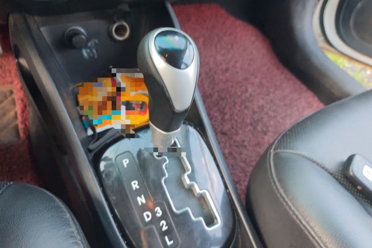 Used Kia K2 2012 Sedan 1.6L Automatic Transmission Premium Commemorative Edition Gear Lever