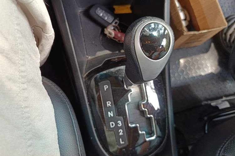 Used Kia K2 2012 Sedan 1.6L Automatic Transmission Premium Commemorative Edition Gear Lever