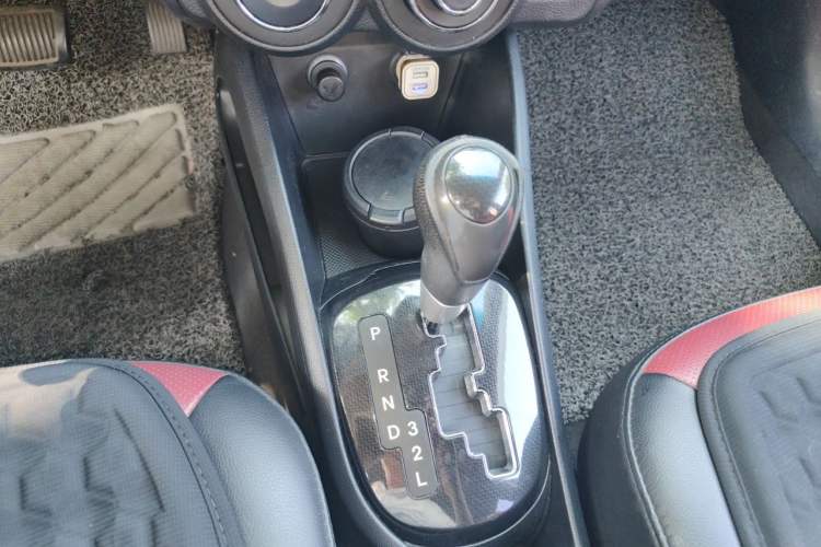 Used Kia K2 2012 Hatchback 1.4L Automatic Cool Edition Gear Lever
