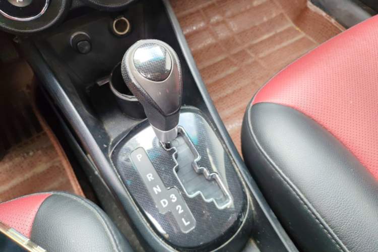 Used Kia K2 2012 Hatchback 1.4L Automatic Cool Edition Gear Lever
