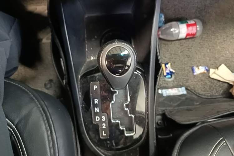 Used Kia K2 2012 Sedan 1.6L Automatic Transmission Premium Commemorative Edition Gear Lever