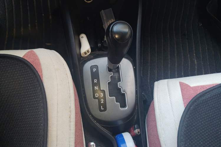 Used Kia K2 2012 Sedan 1.4L Automatic GLS Commemorative Edition Gear Lever