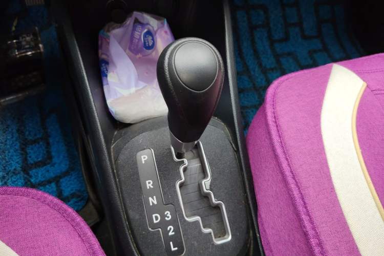 Used Kia K2 2012 Sedan 1.4L Automatic GLS Commemorative Edition Gear Lever