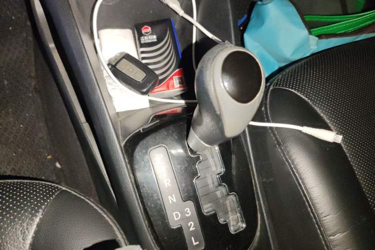 Used Kia K2 2012 Sedan 1.6L Automatic Transmission Premium Commemorative Edition Gear Lever