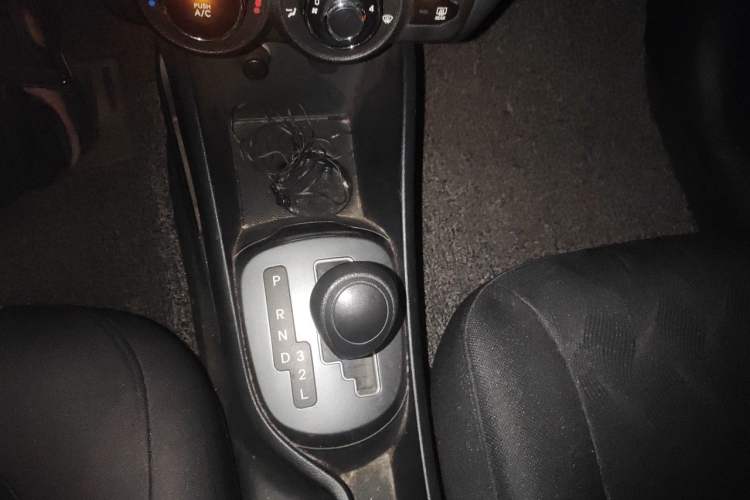 Used Kia K2 2012 Sedan 1.4L Automatic GLS Commemorative Edition Gear Lever