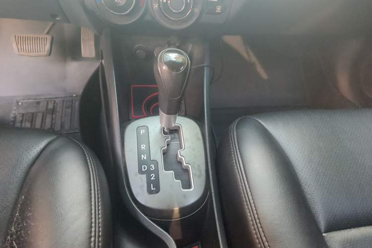 Used Kia K2 2012 Sedan 1.4L Automatic GLS Commemorative Edition Gear Lever