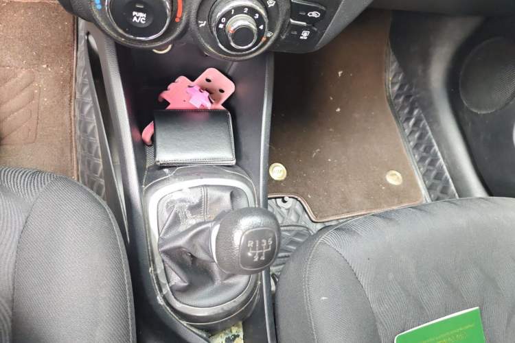 Used Kia K2 2012 Sedan 1.4L MT GLS Commemorative Edition Gear Lever