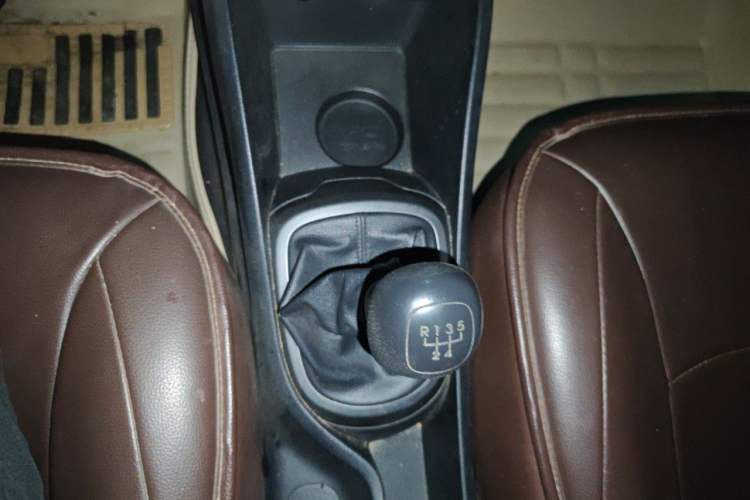 Used Kia K2 2012 Sedan 1.4L MT GLS Commemorative Edition Gear Lever