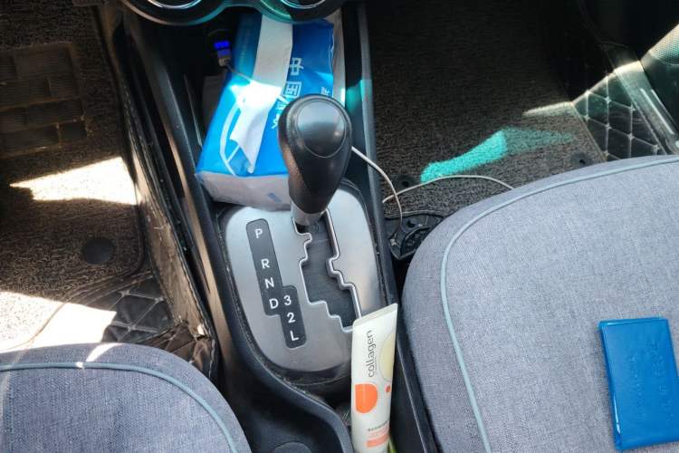Used Kia K2 2012 Sedan 1.4L Automatic GLS Commemorative Edition Gear Lever