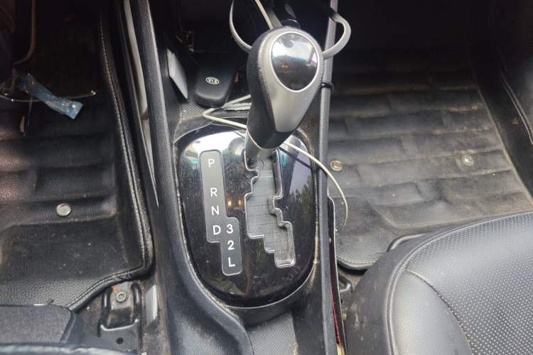Used Kia K2 2012 Sedan 1.6L Automatic Transmission Premium Commemorative Edition Gear Lever