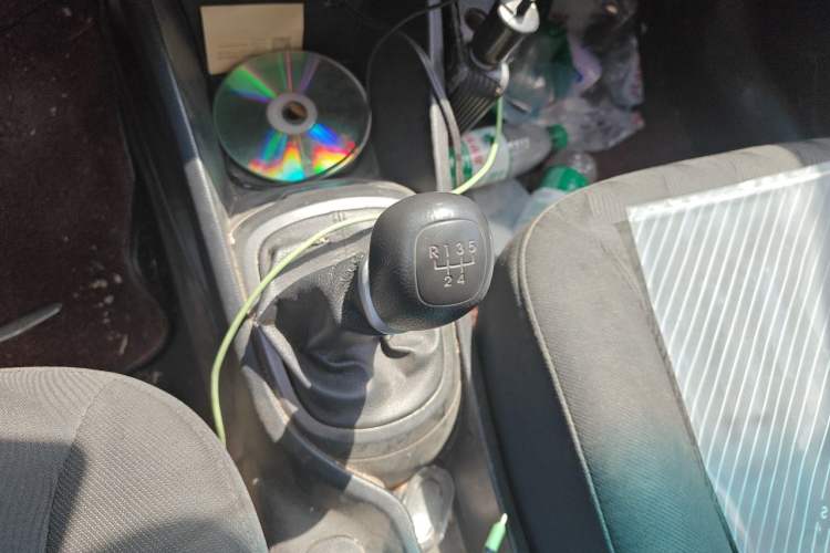 Used Kia K2 2012 Sedan 1.4L MT GLS Commemorative Edition Gear Lever