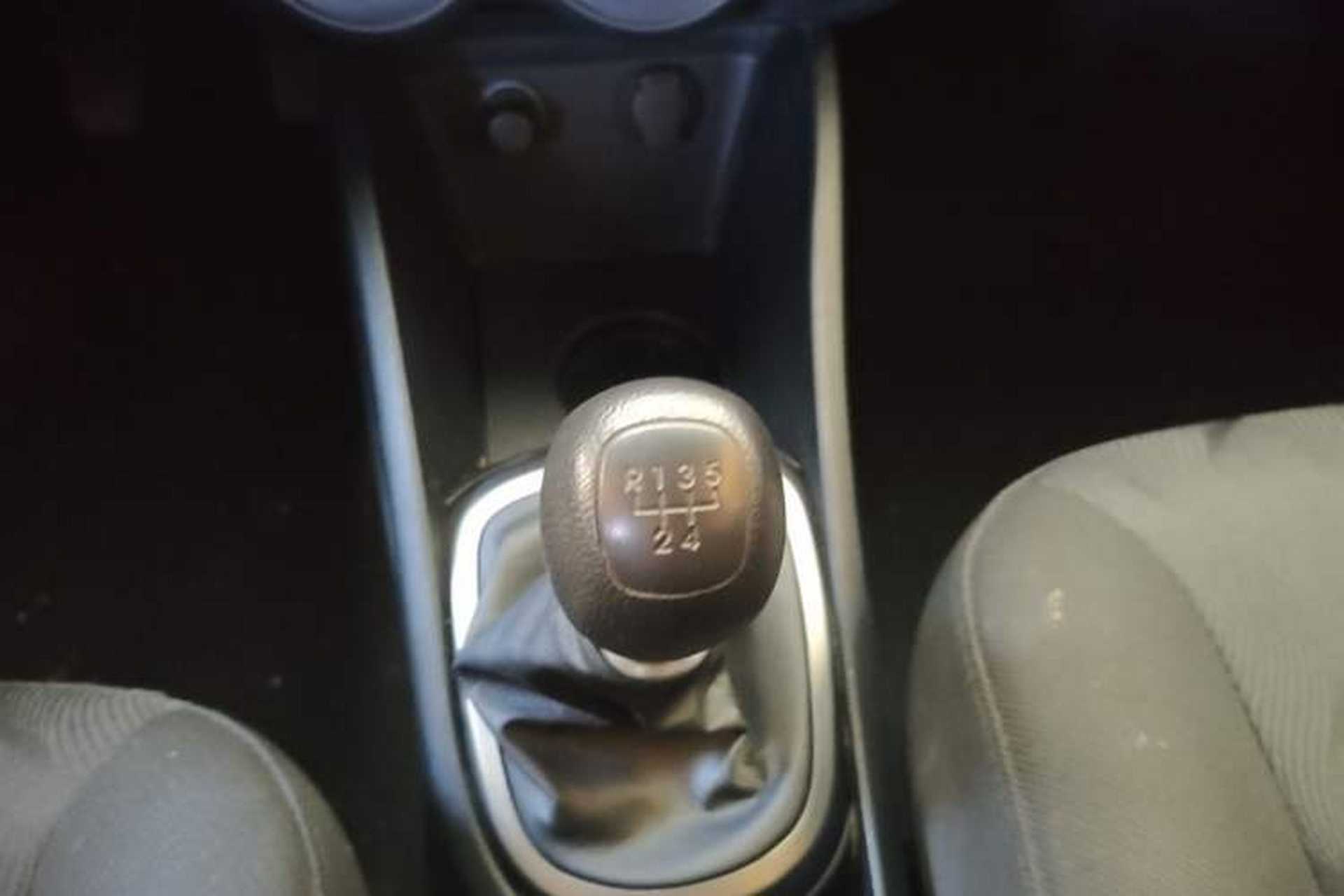 Used Kia K2 2012 Sedan 1.4L MT GLS Commemorative Edition Gear Lever