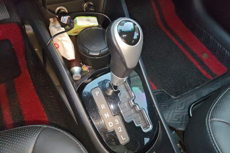 Used Kia K2 2012 Hatchback 1.6L AT Premium Commemorative Edition Gear Lever