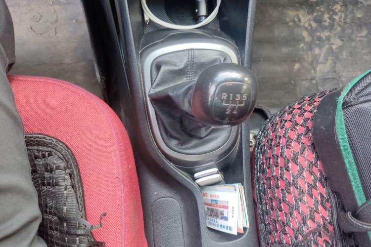 Used Kia K2 2012 Sedan 1.4L MT GL Commemorative Edition Gear Lever