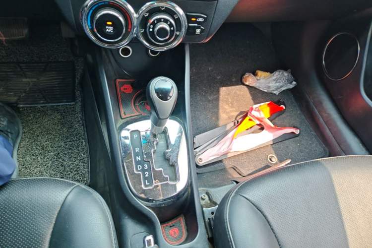 Used Kia K2 2012 Sedan 1.6L Automatic Transmission Premium Commemorative Edition Gear Lever