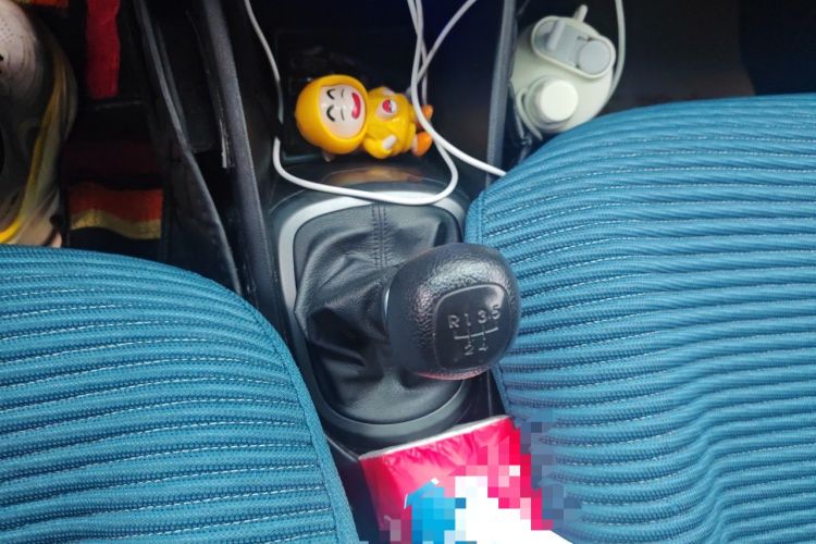 Used Kia K2 2012 Sedan 1.4L MT GLS Commemorative Edition Gear Lever