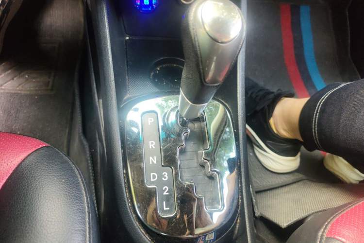 Used Kia K2 2012 Hatchback 1.4L Automatic Cool Edition Gear Lever
