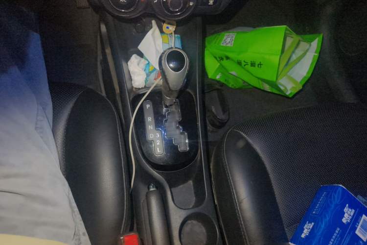 Used Kia K2 2012 Sedan 1.6L Automatic Transmission Premium Commemorative Edition Gear Lever