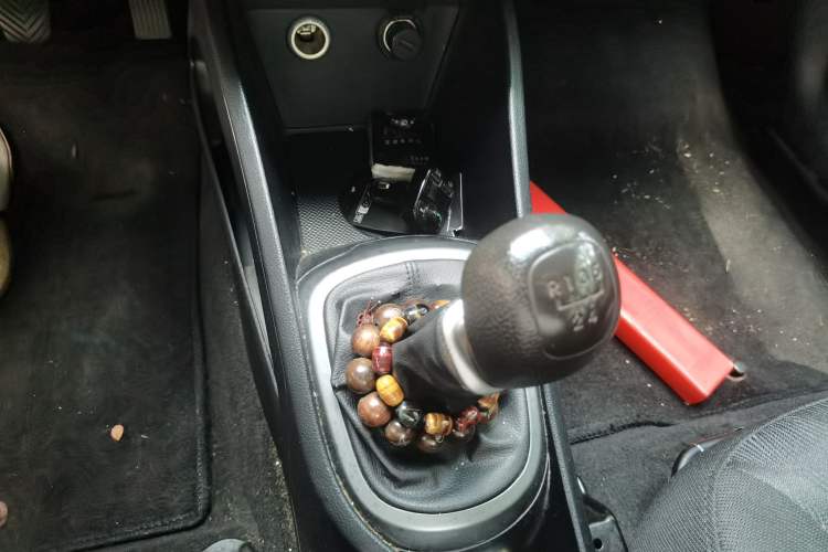 Used Kia K2 2012 Sedan 1.4L MT GLS Commemorative Edition Gear Lever