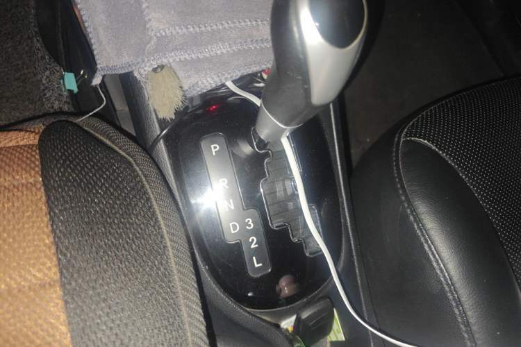 Used Kia K2 2012 Sedan 1.6L Automatic Transmission Premium Commemorative Edition Gear Lever